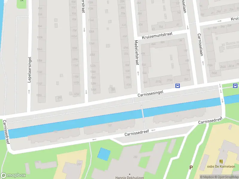 Ambulance met gepaste spoed naar de Carnissesingel in Rotterdam