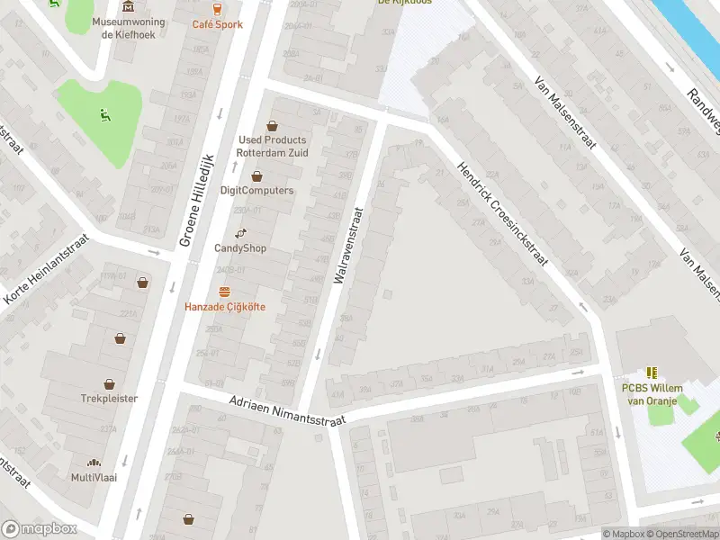 Ambulance met gepaste spoed naar de Walravenstraat in Rotterdam