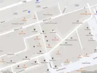 Ambulance met grote spoed naar de Kruiskade in Rotterdam