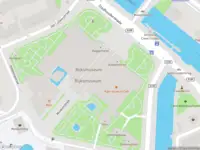Ambulance met grote spoed naar de Museumstraat in Amsterdam