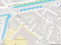 Politie met grote spoed naar de Wijbrand de Geeststraat in Leeuwarden vanwege ongeval met letsel
