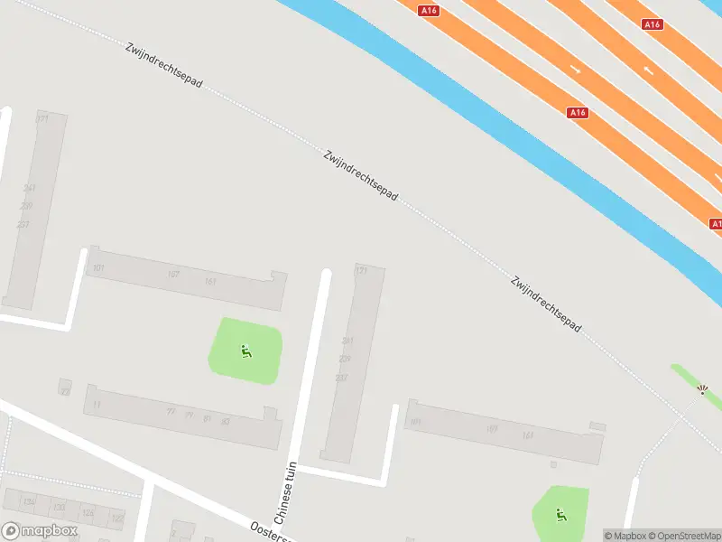 Ambulance met grote spoed naar de Chinese tuin in Rotterdam