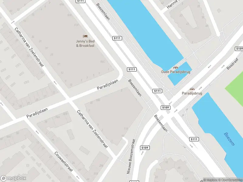 Ambulance met grote spoed naar de Paradijslaan in Rotterdam