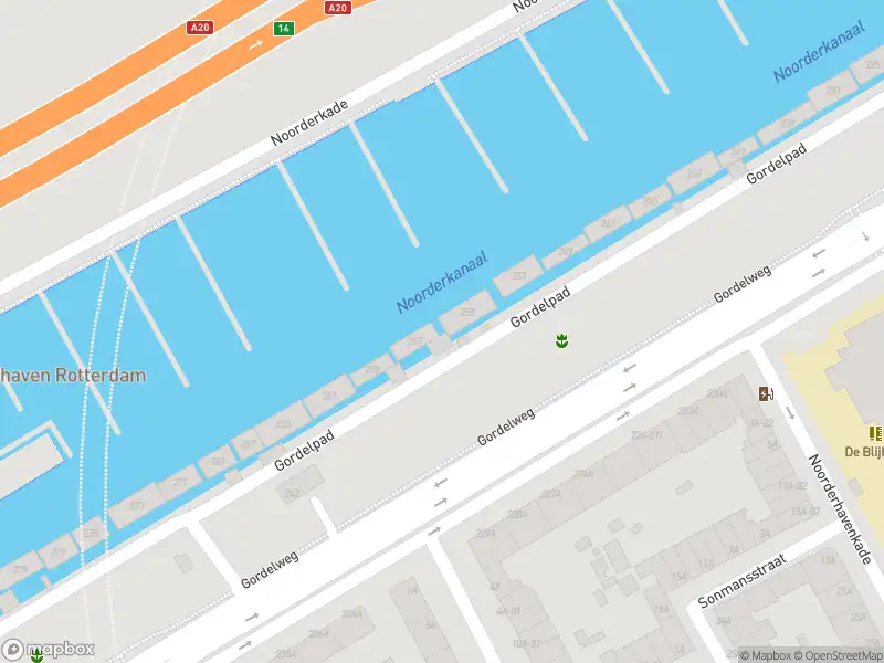 Ambulance met grote spoed naar de Gordelpad in Rotterdam