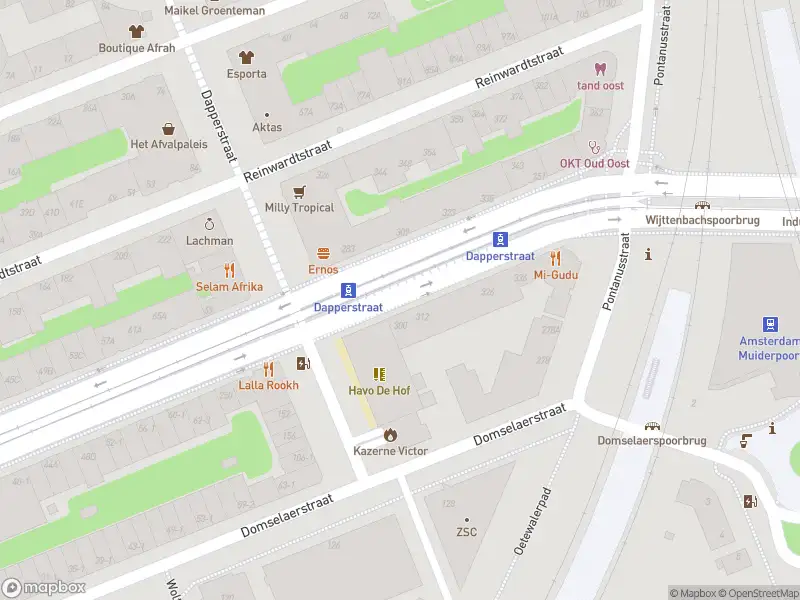Ambulance met grote spoed naar de Dapperstraat in Amsterdam