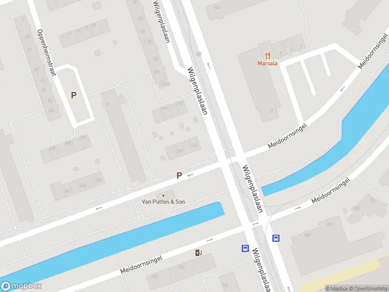 Ambulance met gepaste spoed naar de Meidoornsingel in Rotterdam