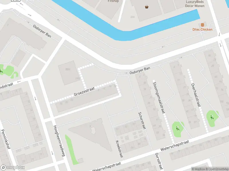 Ambulance met grote spoed naar de Groezestraat in Amsterdam