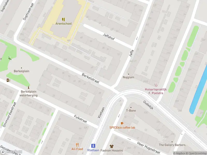 Ambulance met gepaste spoed naar de Berkelstraat in Rotterdam
