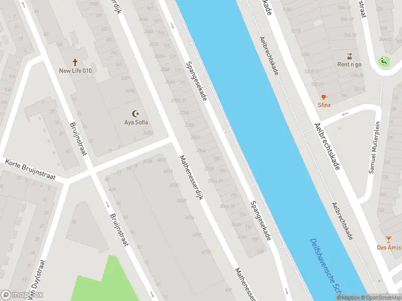 Ambulance met grote spoed naar de Mathenesserdijk in Rotterdam