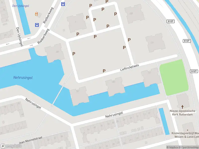 Ambulance met grote spoed naar de Lieftinckplaats in Rotterdam