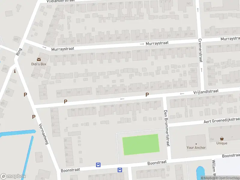 Ambulance met grote spoed naar de Vrijlandtstraat in Pernis Rotterdam