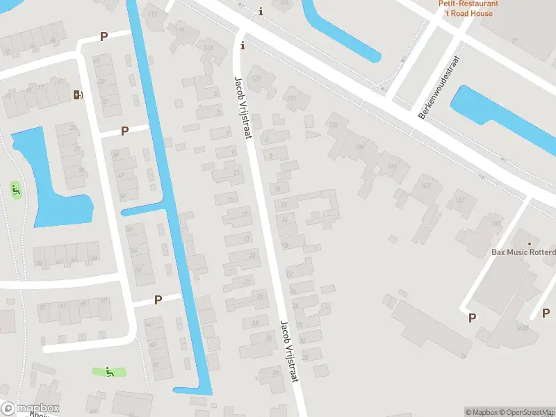 Ambulance met gepaste spoed naar de Jacob Vrijstraat in Rotterdam