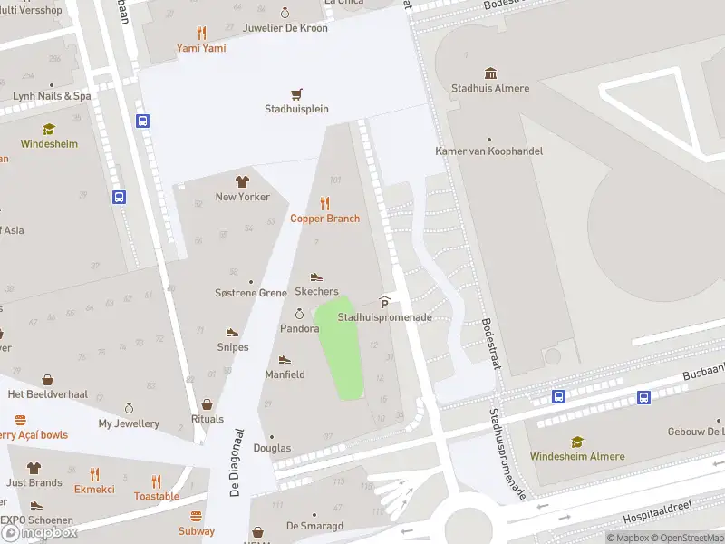Brandweer met gepaste spoed naar de Stadhuispromenade in Almere vanwege een liftopsluiting
