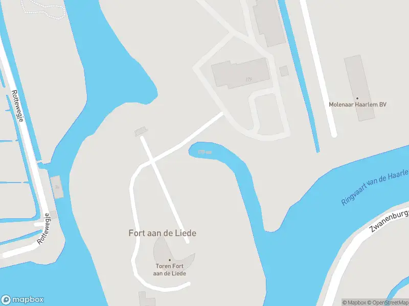 Ambulance en brandweer met grote spoed naar de Haarlemmerstraatweg in Haarlemmerliede vanwege gebouwbrand