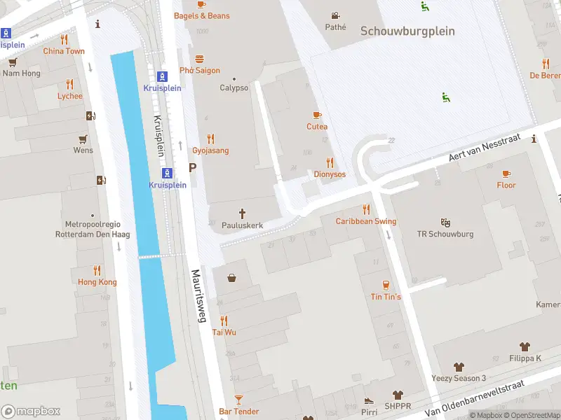 Ambulance met grote spoed naar de Mauritsplaats in Rotterdam