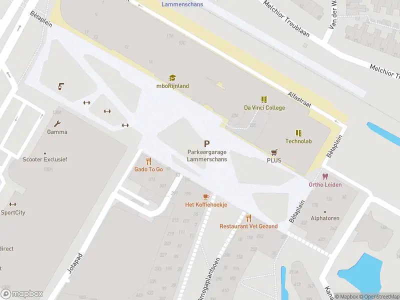 Ambulance met grote spoed naar de Bètaplein in Leiden