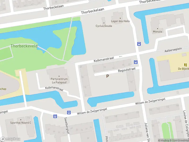 Ambulance met gepaste spoed naar de Regoutstraat in Gouda