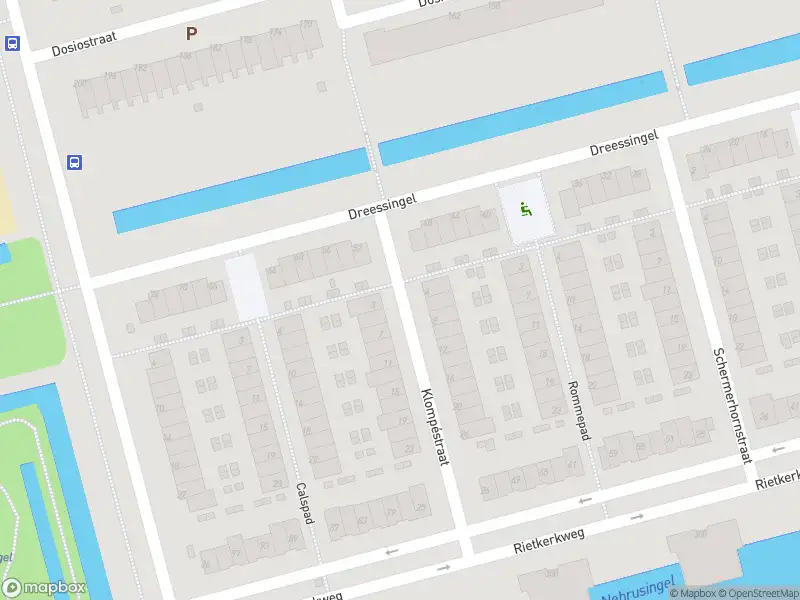 Ambulance met grote spoed naar de Klompéstraat in Rotterdam