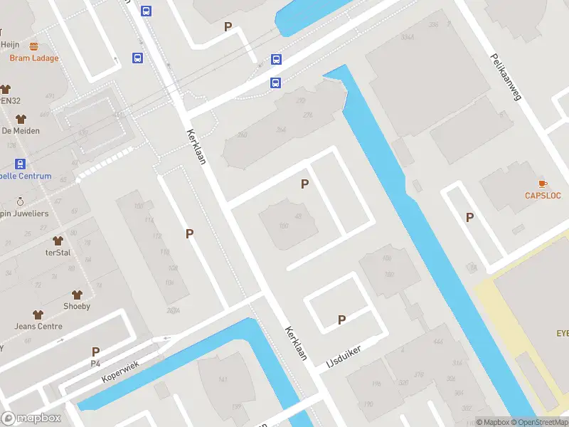 Ambulance met grote spoed naar de Parelduiker in Capelle aan den IJssel