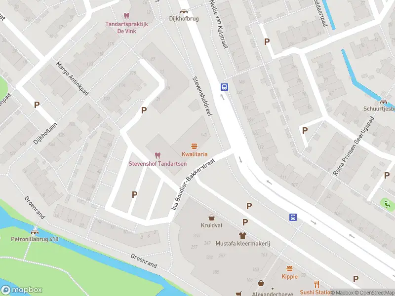Brandweer met gepaste spoed naar de Ina Boudier-Bakkerstraat in Leiden vanwege een buitenbrand
