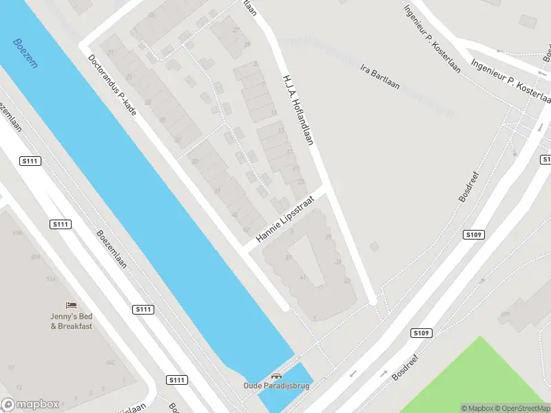 Ambulance met grote spoed naar de Kralingseweg in Rotterdam