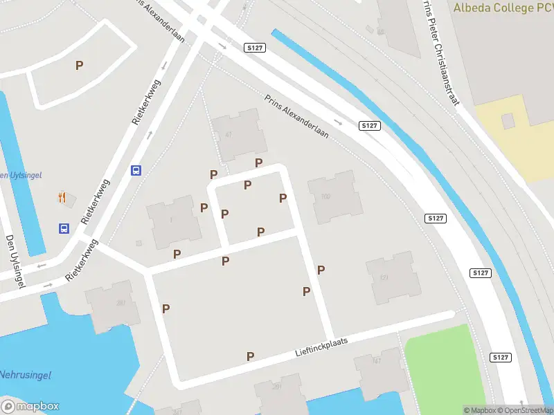 Ambulance met gepaste spoed naar de Lieftinckplaats in Rotterdam