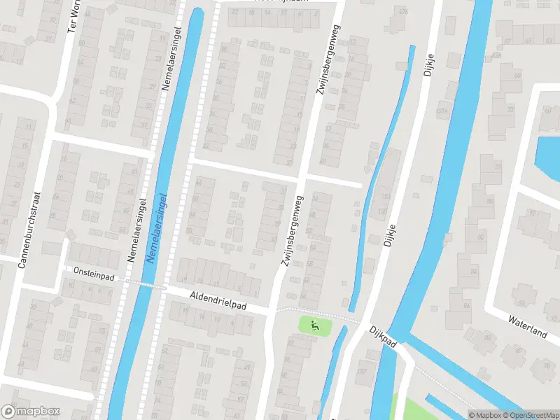 Ambulance met gepaste spoed naar de Zwijnsbergenweg in Rotterdam