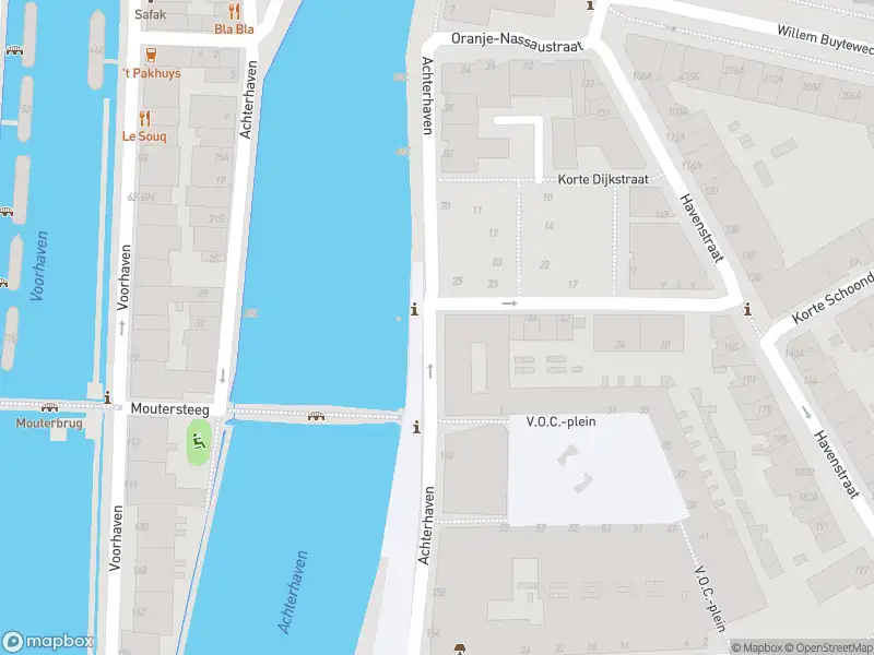 Ambulance met gepaste spoed naar de Achterhaven in Rotterdam