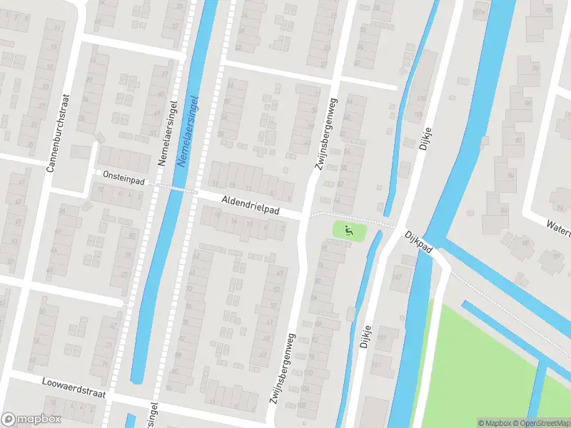 Ambulance met grote spoed naar de Aldendrielpad in Rotterdam