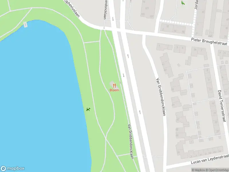 Brandweer met gepaste spoed naar de Prins Hendrikpark in 's-Hertogenbosch vanwege een buitenbrand