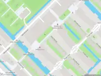 Ambulance met grote spoed naar de Delle Alpihof in Amsterdam