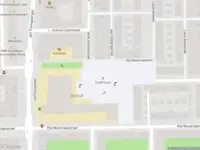 Ambulance met grote spoed naar de Piet Mondriaanplein in Amsterdam