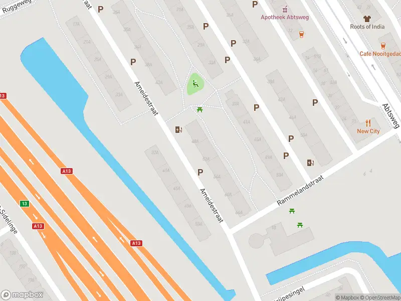 Ambulance met grote spoed naar de Ameidestraat in Rotterdam
