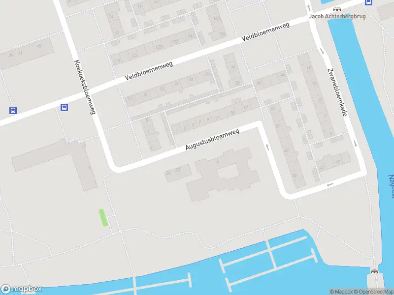 Ambulance met grote spoed naar de Augustusbloemweg in Zaandam