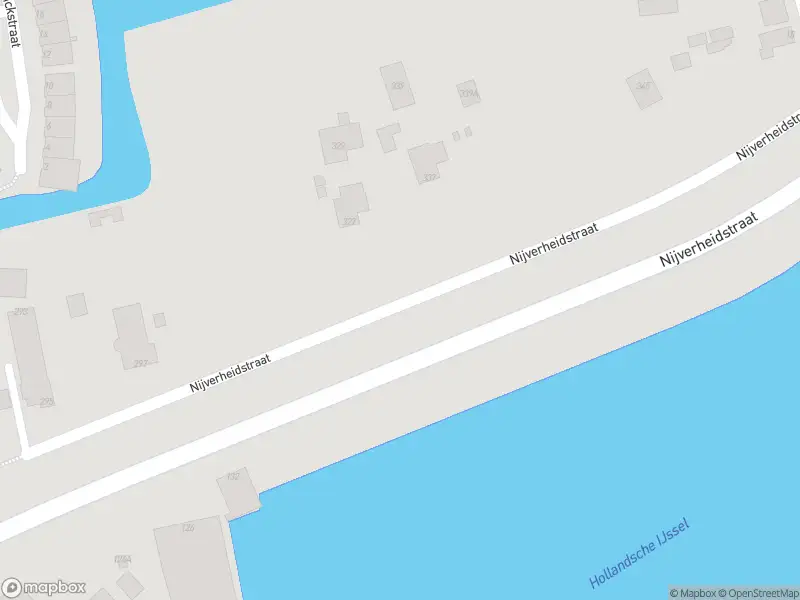 Ambulance met grote spoed naar de Nijverheidstraat in Capelle aan den IJssel
