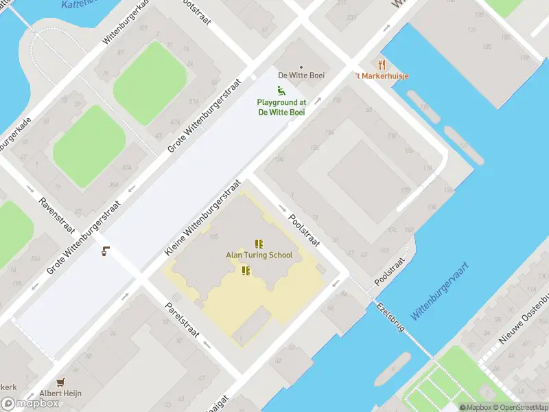 Brandweer met grote spoed naar de Poolstraat in Amsterdam
