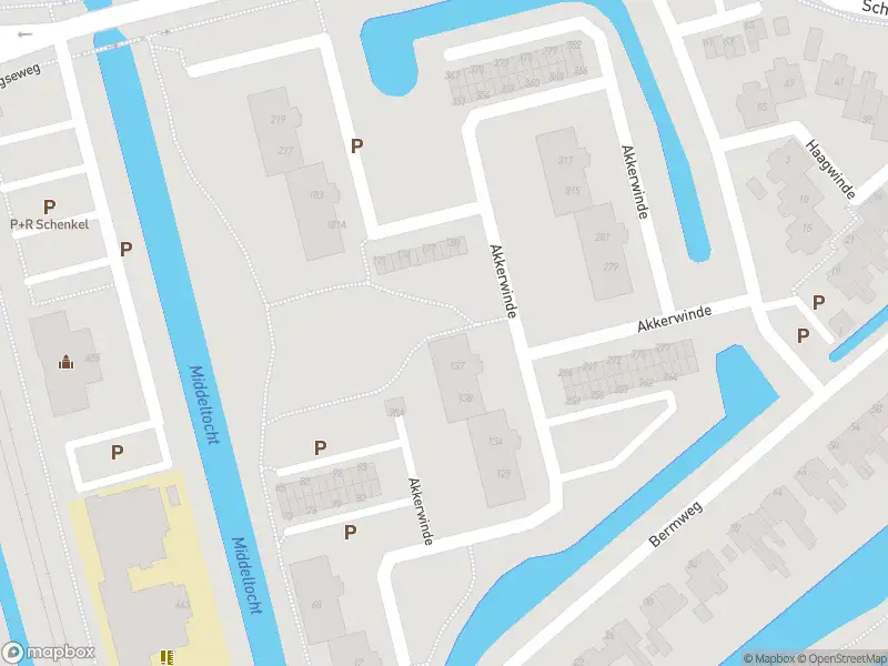 Ambulance met grote spoed naar de Akkerwinde in Capelle aan den IJssel