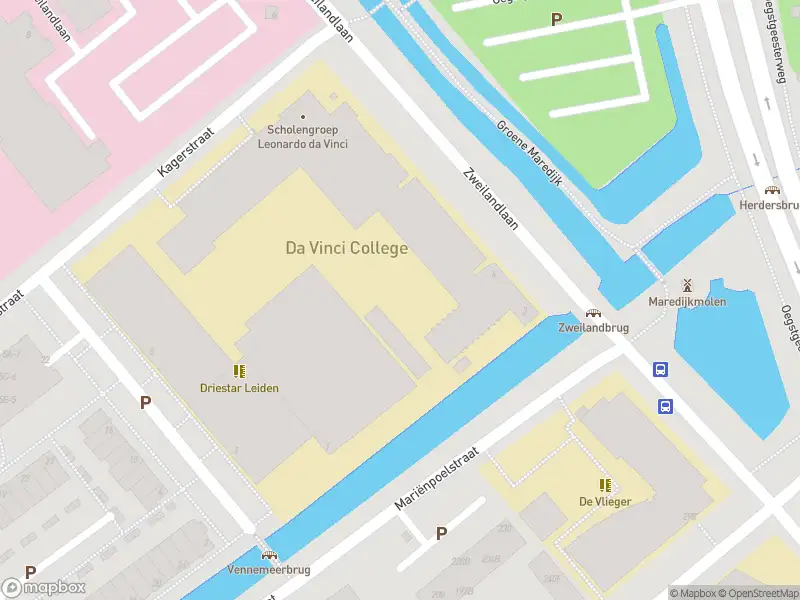 Ambulance met grote spoed naar de Zweilandlaan in Leiden