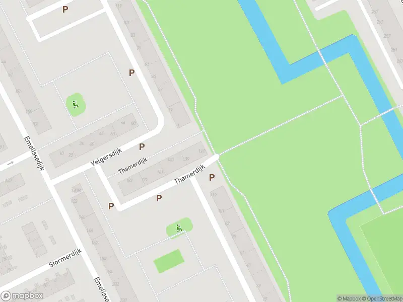 Ambulance met grote spoed naar de Thamerdijk in Rotterdam