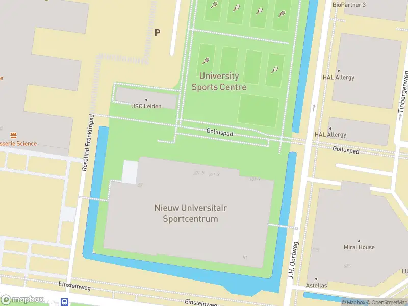 Ambulance met grote spoed naar de Einsteinweg in Leiden