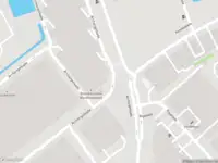 Ambulance met grote spoed naar de Archangelkade in Amsterdam