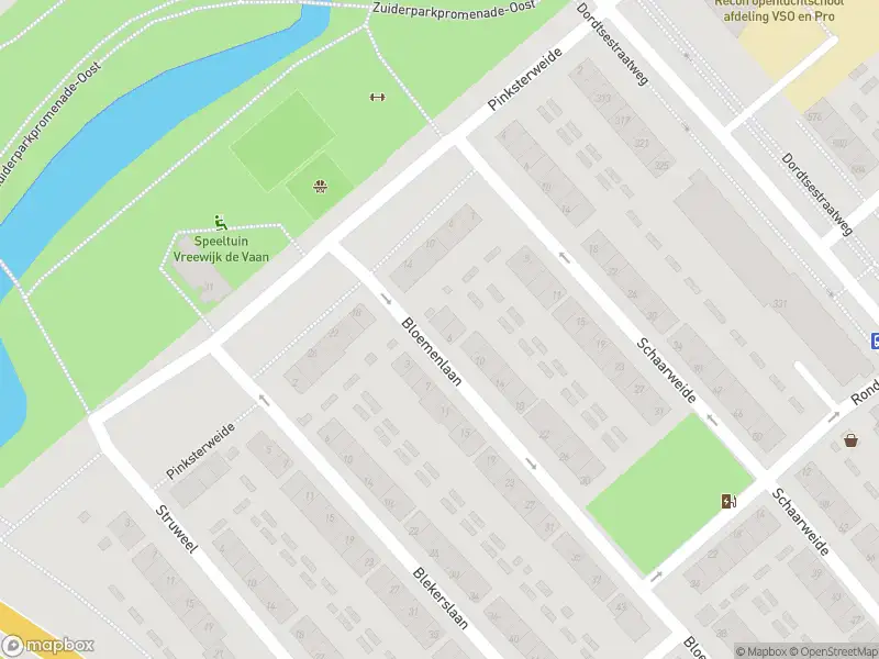 Ambulance met grote spoed naar de Bloemenlaan in Rotterdam