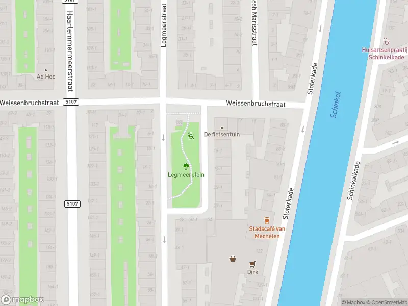 Ambulance met grote spoed naar de Legmeerstraat in Amsterdam