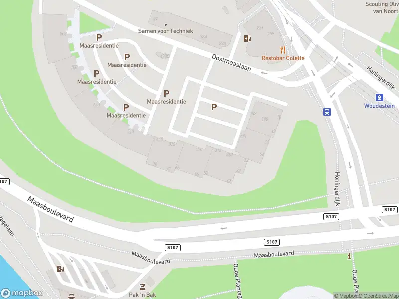 Ambulance met grote spoed naar de Oostmaaslaan in Rotterdam