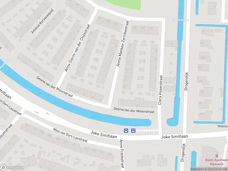Ambulance met gepaste spoed naar de Annie Mankes-Zernikestraat in Spijkenisse