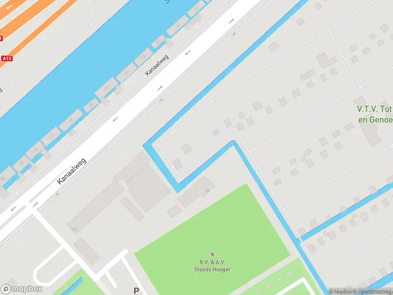 Ambulance met grote spoed naar de Kanaalweg in Rotterdam