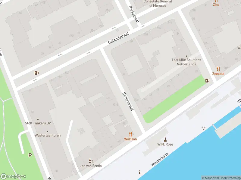 Ambulance met grote spoed naar de Rivierstraat in Rotterdam