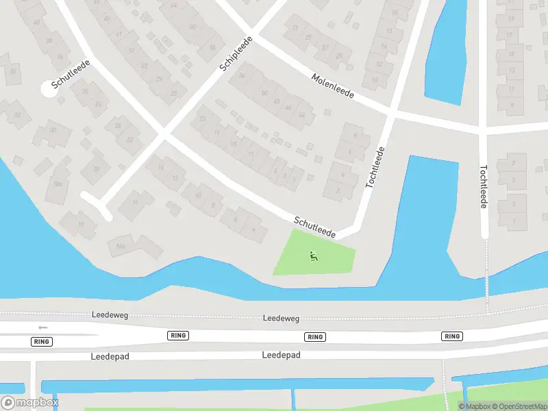 Ambulance met grote spoed naar de Schutleede in Barendrecht