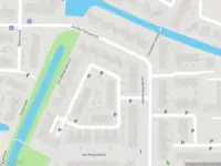 Ambulance met grote spoed naar de Van der Dussenvliet in Barendrecht