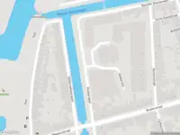 Ambulance met grote spoed naar de Kwakerspad in Enkhuizen
